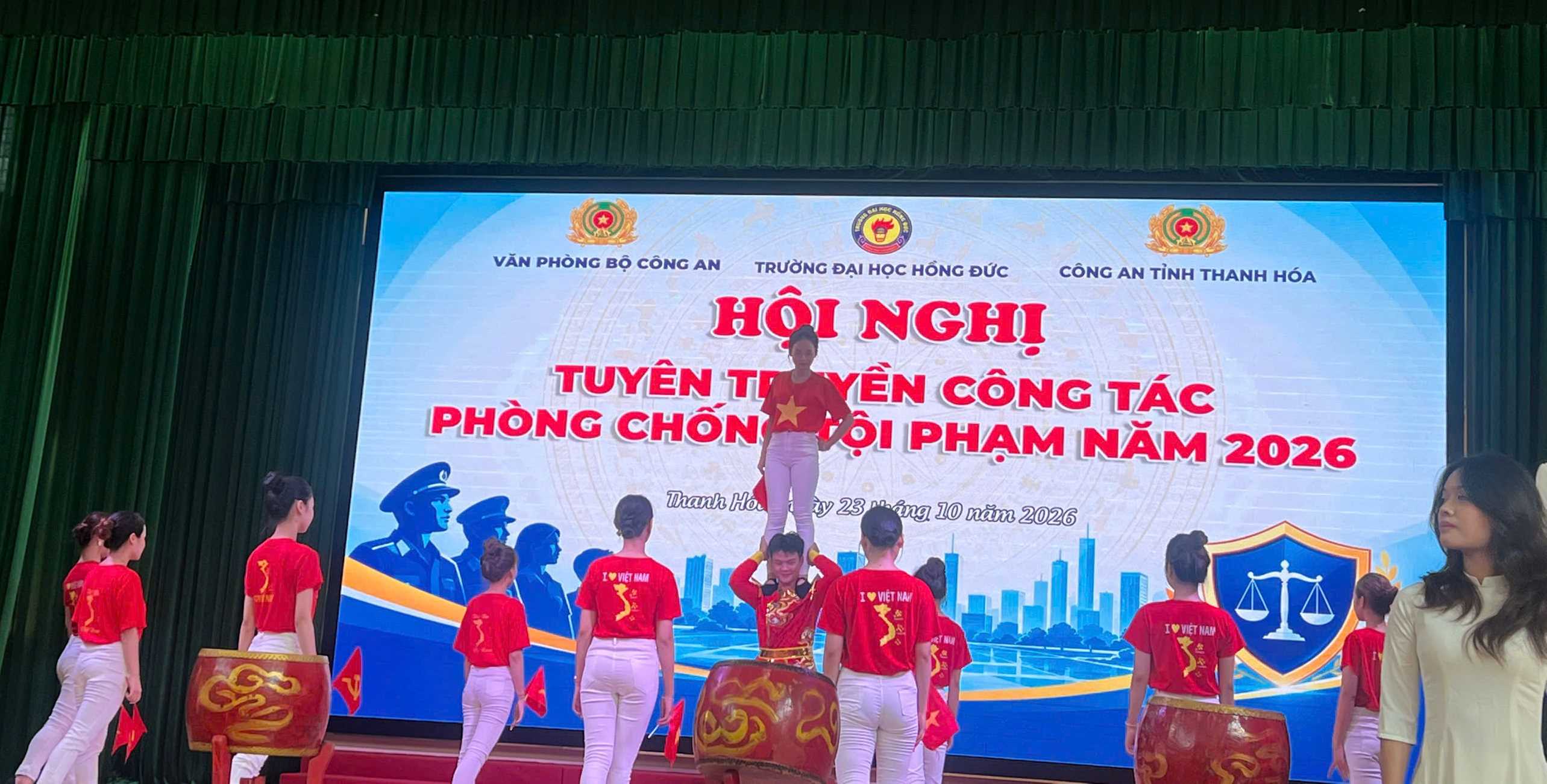 Sinh viên và giảng viên Khoa Văn hóa – Nghệ thuật tham gia Hội nghị tuyên truyền công tác phòng, chống tội phạm năm 2026